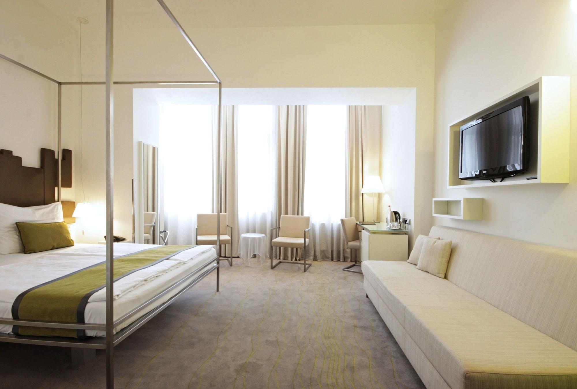 Pure White Hotel Prague Exterior photo