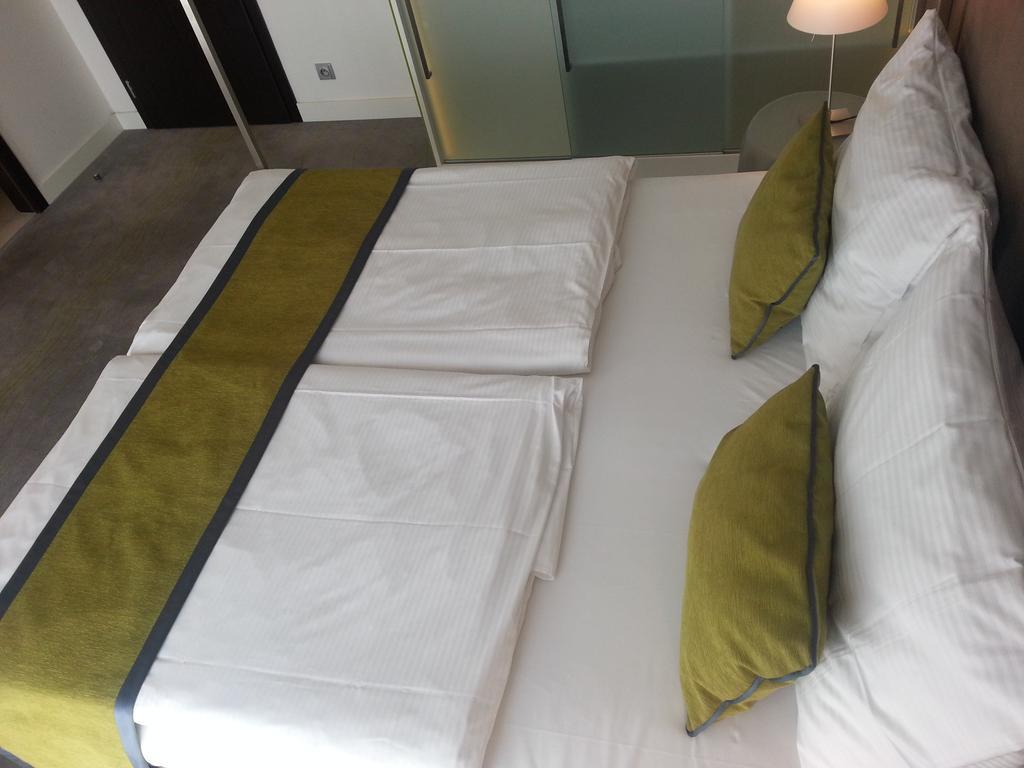 Pure White Hotel Prague Exterior photo