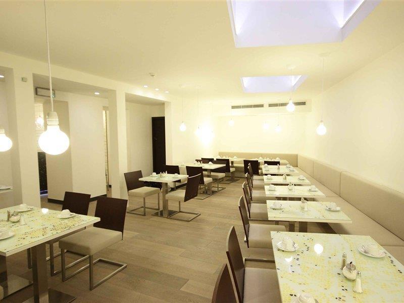 Pure White Hotel Prague Exterior photo