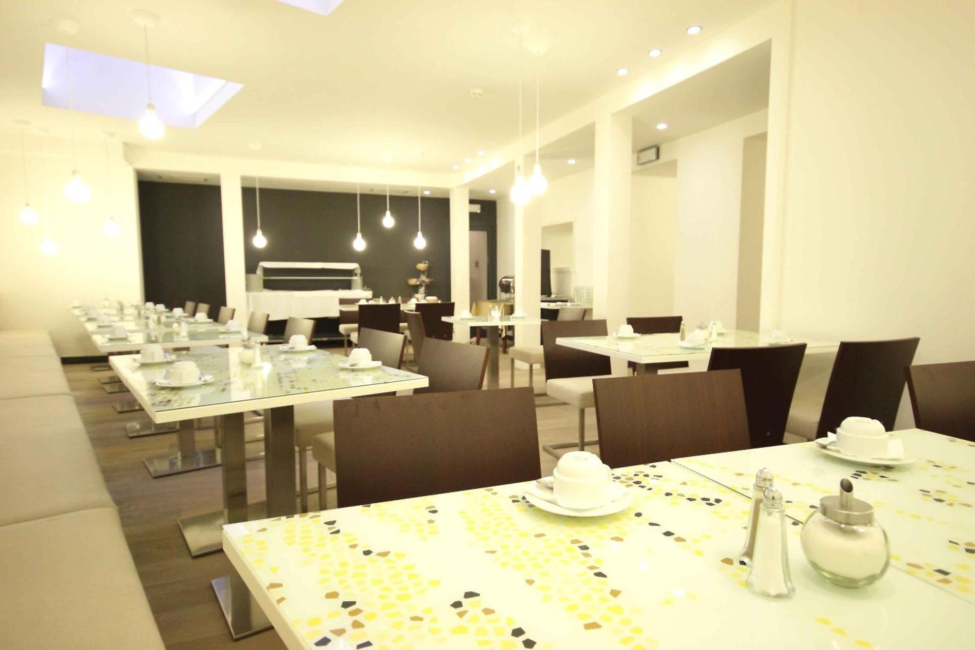 Pure White Hotel Prague Restaurant photo