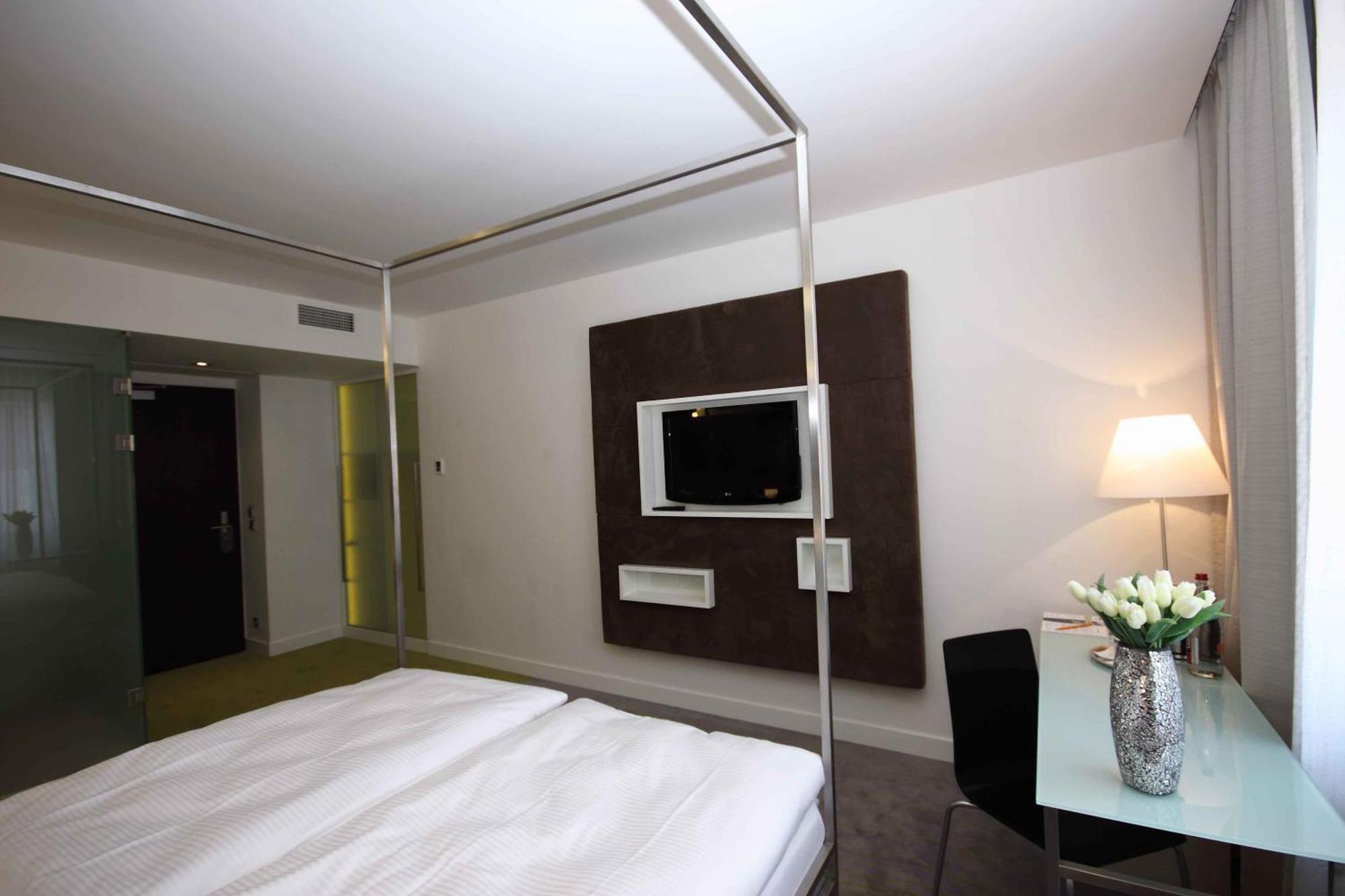 Pure White Hotel Prague Exterior photo