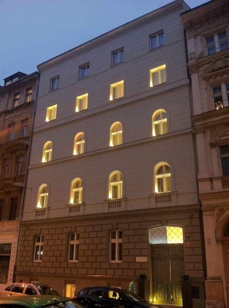 Pure White Hotel Prague Exterior photo
