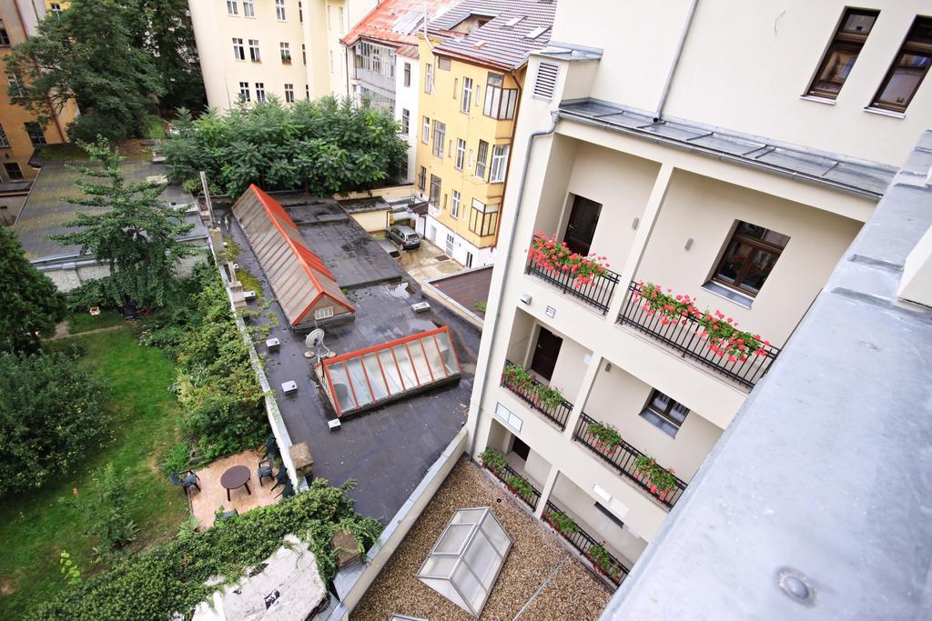 Pure White Hotel Prague Exterior photo