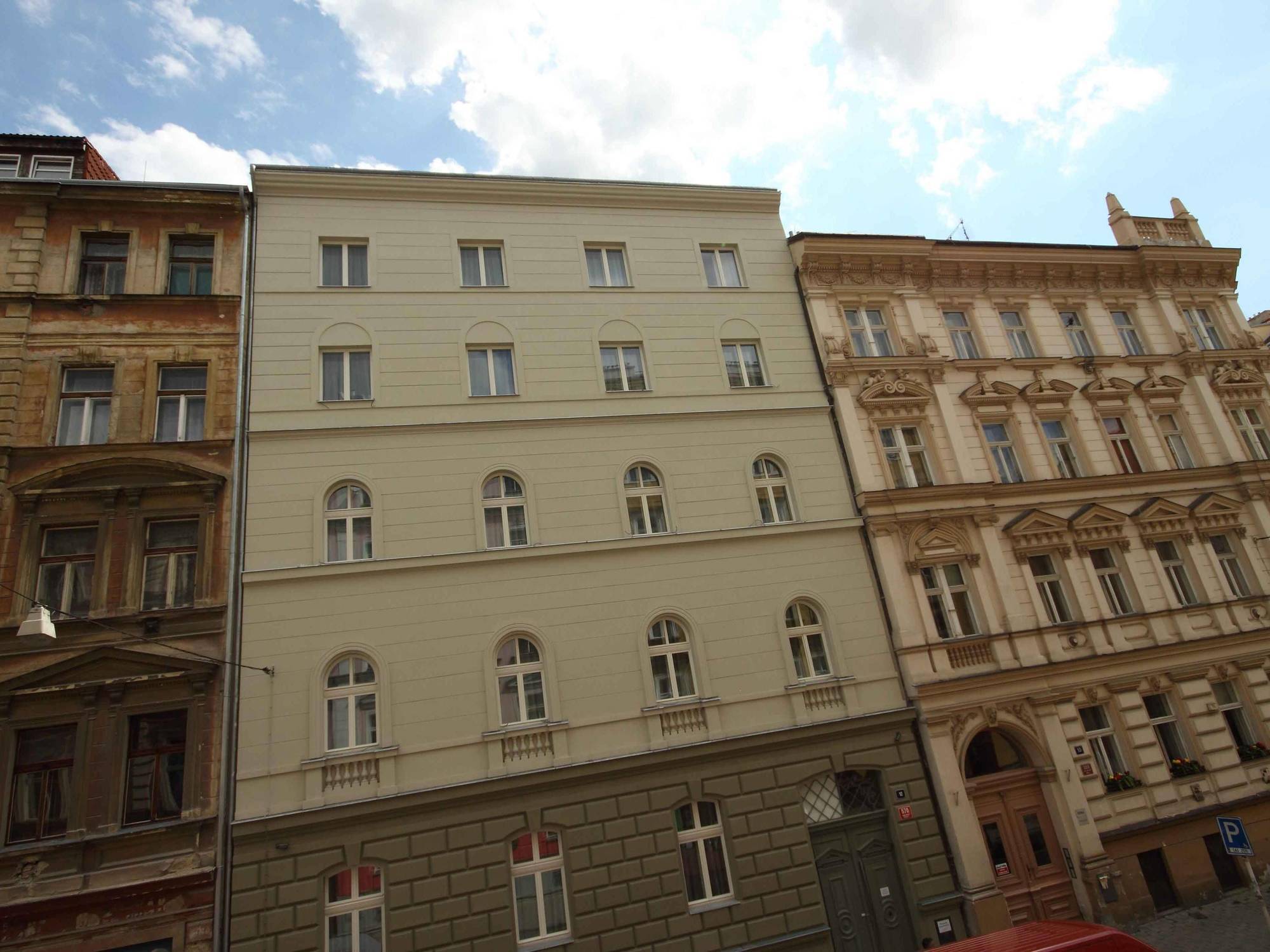 Pure White Hotel Prague Exterior photo